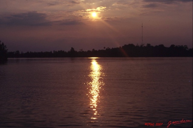 038 1976 Mayumba Coucher de Soleil sur Lagune 072wtmk.JPG