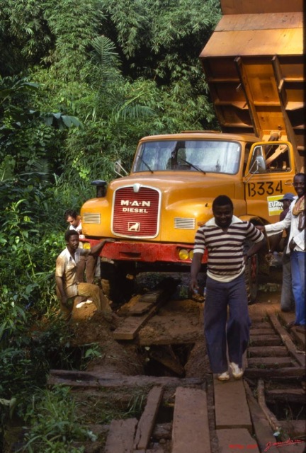 074 1977 Route de Cocobeach Enlisement 062wtmk.JPG