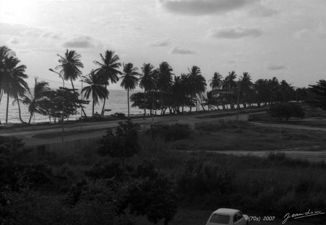 002 1975 Libreville Bord de Mer face Lycee L MBA wtmk.JPG