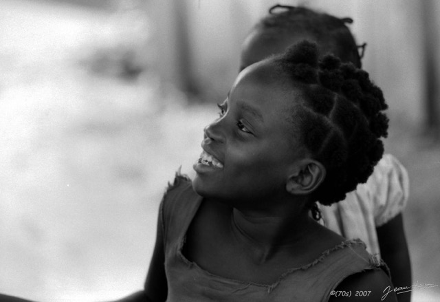 022 1976 Libreville jeune Fille au Sourire wtmk.JPG