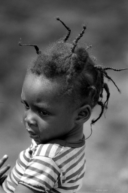 023 1976 Libreville Jeune Fille avec Tresses wtmk.JPG