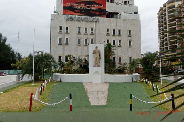 109 Libreville Monument aux Morts Charles NTCHORERE 17RX104DSC_102199_DxOwtmk.jpg