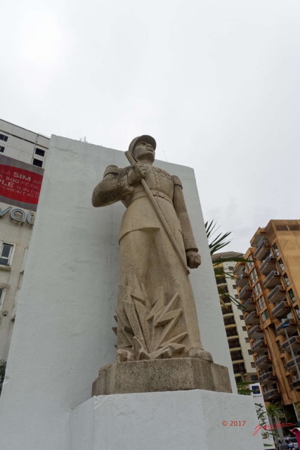 112 Libreville Monument aux Morts Charles NTCHORERE 17RX104DSC_102202_DxOwtmk.jpg