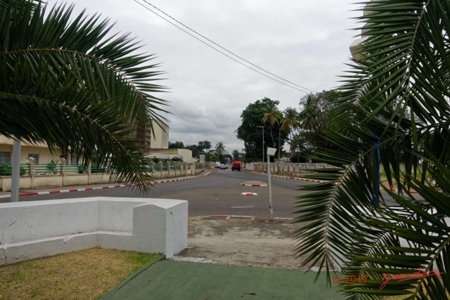 115 Libreville Monument aux Morts Charles NTCHORERE 17RX104DSC_102205_DxOwtmk.jpg