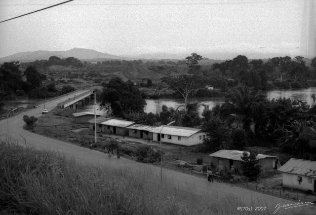 005 1979 Tchibanga Vue sur le Pont 048wtmk.JPG