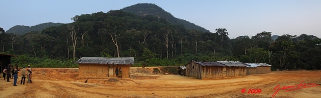 055 Iboundji Village Boussimbi et Mont Pano 9awtmk.jpg