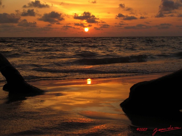 022 Libreville Coucher de Soleil sur la Plage 7IMG_5619WTMK.JPG