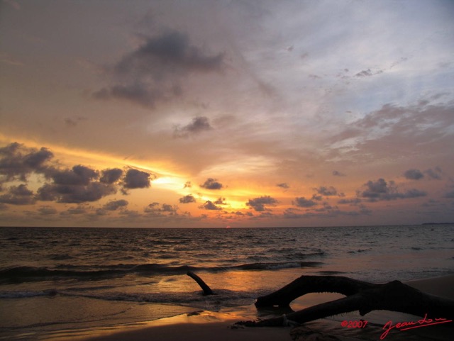 030 Libreville Coucher de Soleil sur la Plage 7IMG_5633WTMK.JPG