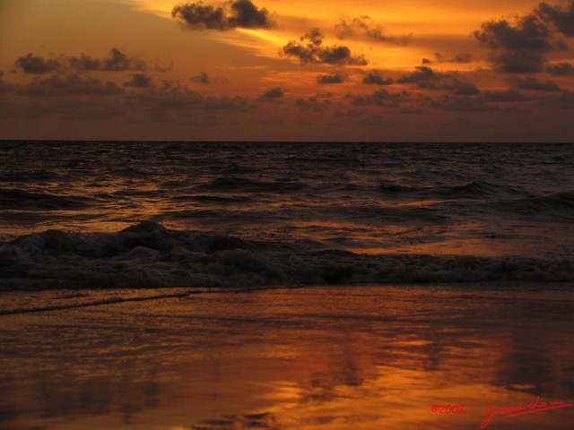 031 Libreville Coucher de Soleil sur la Plage 7IMG_5641WTMK.JPG