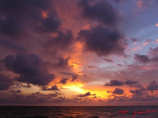 032 Libreville Coucher de Soleil sur la Plage 7IMG_5655WTMK.JPG