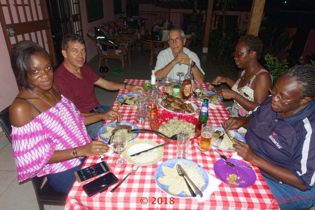 0088 Repas avec Stéphane Brusson Libreville 17RX104DSC_1712211003419_DxOwtmk.jpg